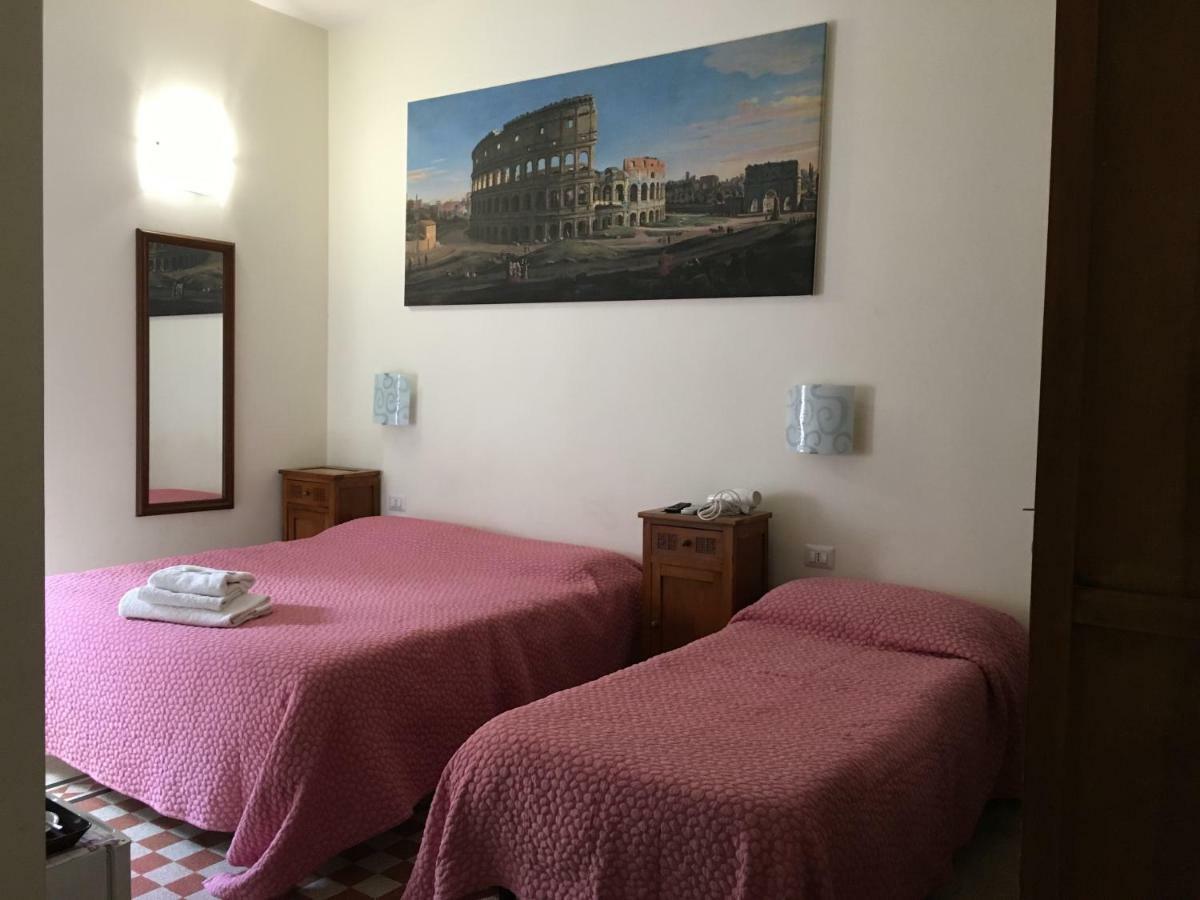ホテル Casa Rosy ローマ エクステリア 写真